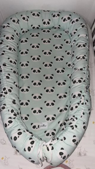 Nido reductor de cuna con estampado de pandas