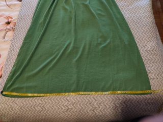 Vestido largo verde con fruncido.Pone XL pero es M
