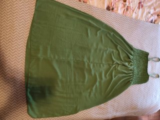 Vestido largo verde con fruncido.Pone XL pero es M