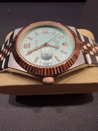 Reloj Elegante 2025