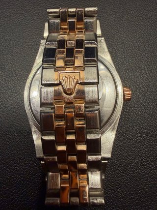 Reloj Elegante 2025