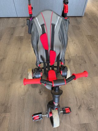Triciclo infantil con manillar y asiento