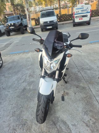 Honda CB500F Naked Blanca y Negra