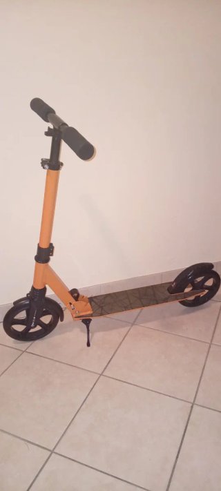 Monopattino manuale alluminio arancio ruota 20 cm