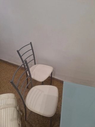 Mesa cristal extensible+2sillas+2taburetes