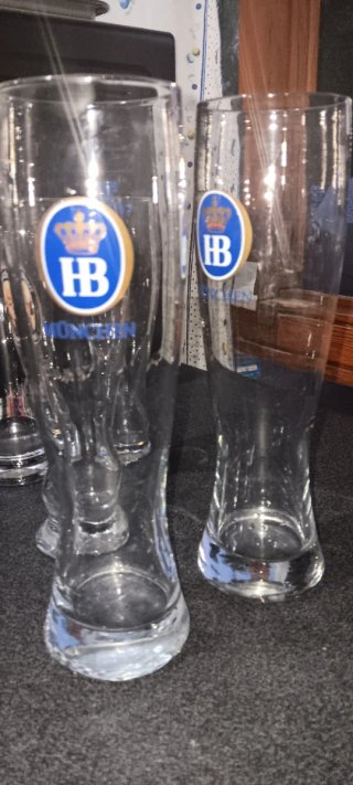 Bicchieri birra Beck's e HB