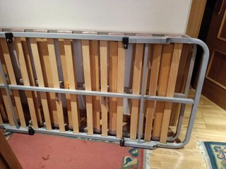 Somier Brio madera y plástico, +otro y colchón