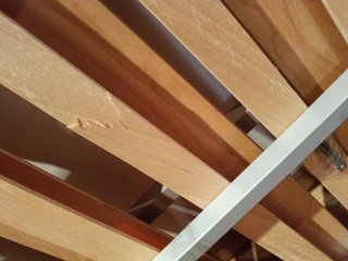Somier Brio madera y plástico, +otro y colchón