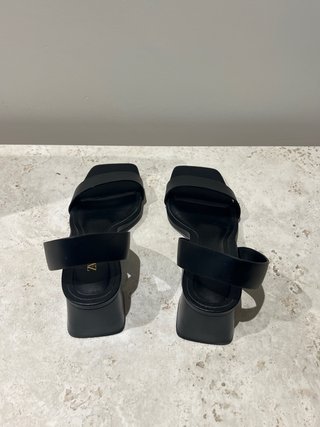 Sandalias Zara tacón cuadrado negras