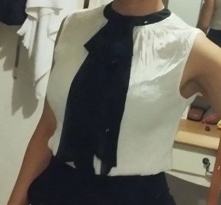 Blusa sin mangas con lazo