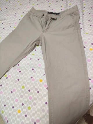 Conjunto blusa y pantalón Kiabi rosa y beige