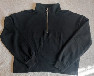 Sudadera negra con cremallera