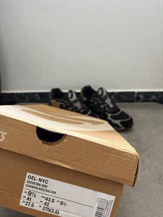 Zapatillas Asics Negras y Grises son 2 asics