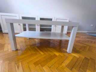 Mesa baja salón de Ikea blanca
