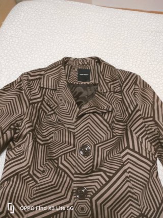 Elegante chaqueta con cinturón