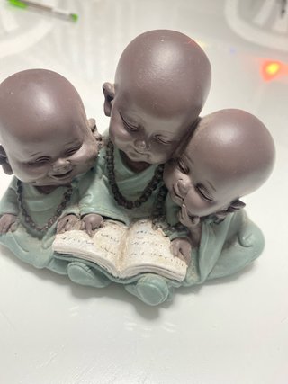 Figuras Tres Budas Monjes Lectura Libro
