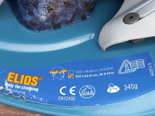 Casco de montaña Petzl azul