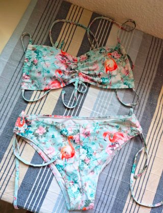 Lote Toalla y Bikini Talla S - Nuevos!