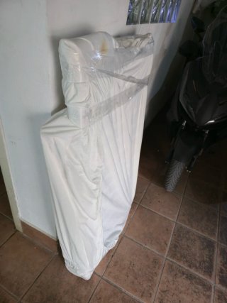 Cuna de madera blanca para bebé