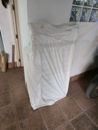 Cuna de madera blanca para bebé