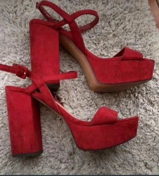 Sandalias rojas tacón ancho Stradivarius