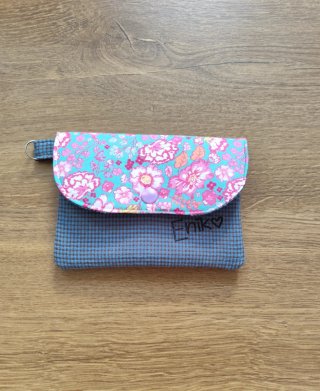 Cartera de tela cuadros y flores