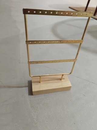 Expositor Joyas Dorado Base Madera