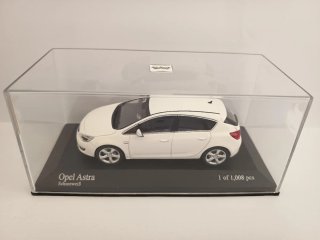 Maqueta Opel Astra escala 1/43 Minichamps