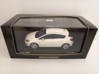 Maqueta Opel Astra escala 1/43 Minichamps