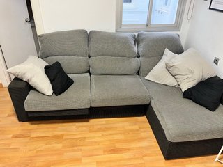 Sofá modular gris y negro