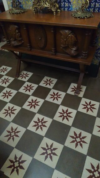 Arca de madera tallada