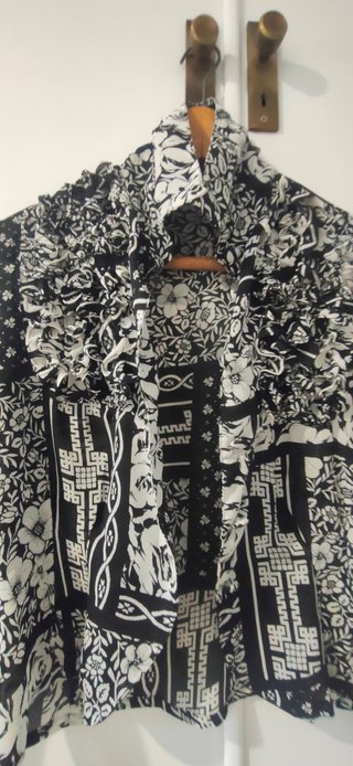 Camisa cropped N&B Classic