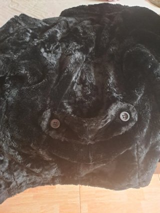 Abrigo negro de pelo sintético mujer