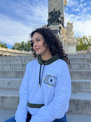 Sudadera de viaje con múltiples bolsillos