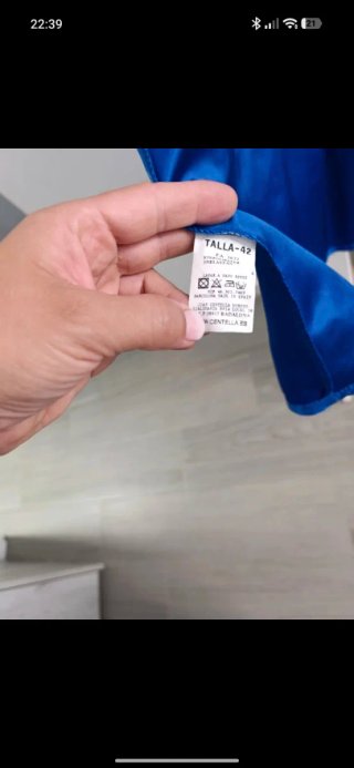 Falda azul con vuelo y bolsillo