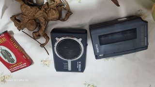 Lote aPlancha antigua de hierro y reloj decorativo