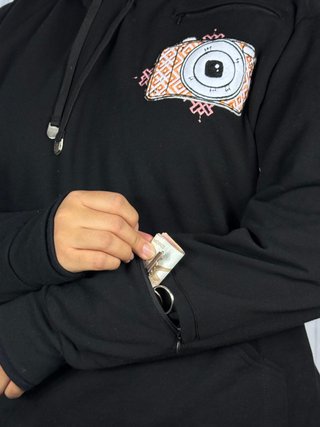Sudadera Negra con Mapa Mundial Azul