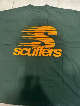 Camiseta verde con logo