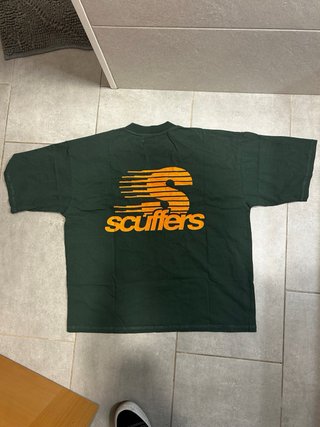 Camiseta verde con logo
