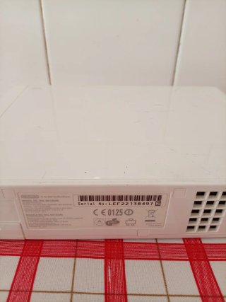 Nintendo Wii con cavi e scheda 1GB