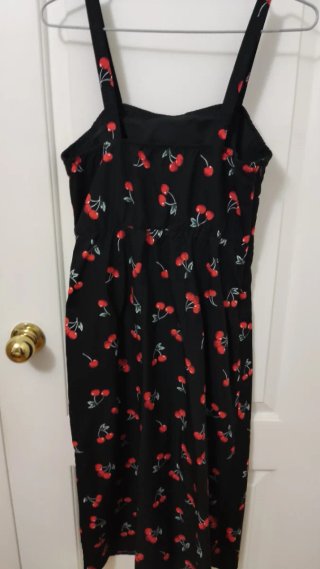 Vestido midi negro con estampado de cerezas