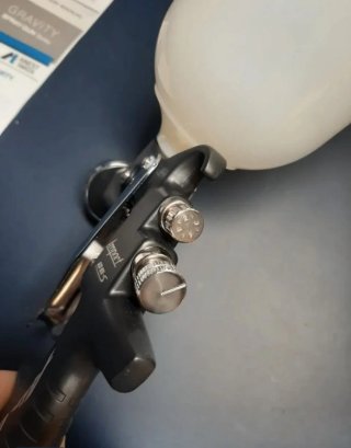 PISTOLA DE PINTAR PROFESIONAL IWATA CON REGULADOR
