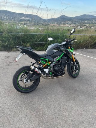 Moto Kawasaki Z900 SE Negra y Verde