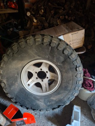 Llantas Nissan 35x12.5 R15 Aluminio