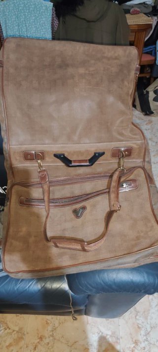 Maleta porta trajes marrón
