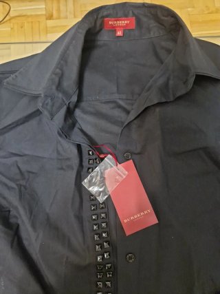 Camisa Burberry Negra Talla 42 pero es pequeña