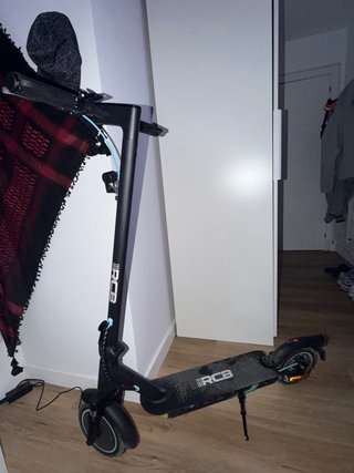 Patinete Eléctrico Negro RCB con cargador