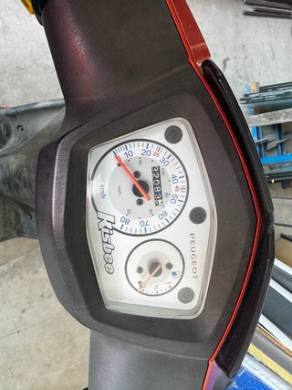 Scooter Peugeot Kisbee 49cc Roja