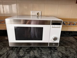 Microondas Teka Blanco y Acero Inox