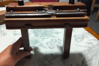 Cepillo acanalador antiguo carpintería madera